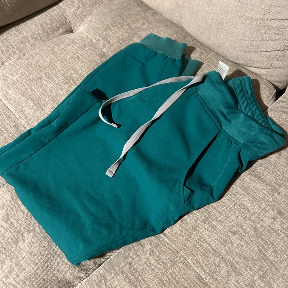 Figs joggers size SP- hunter green